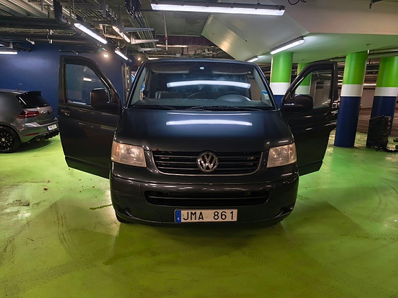 Volkswagen Caravelle 3 of 10