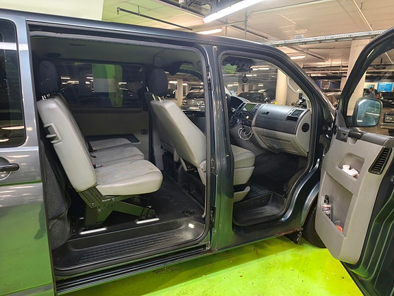 Volkswagen Caravelle 7 of 10