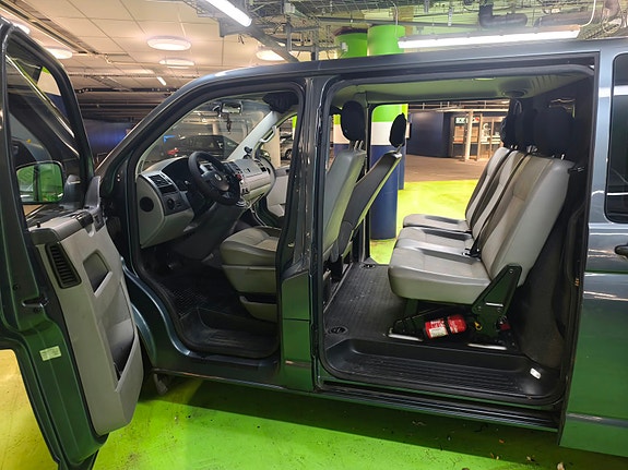 Volkswagen Caravelle 6 of 10