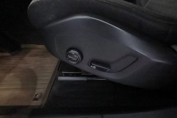 Volvo XC60 14 of 22
