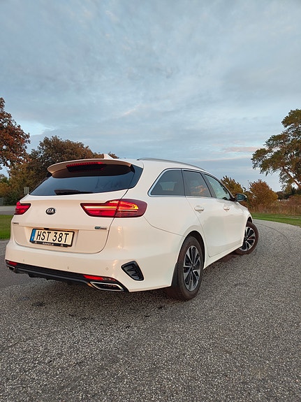 Kia Ceed 4 of 12