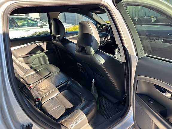 Volvo V70 7 of 8