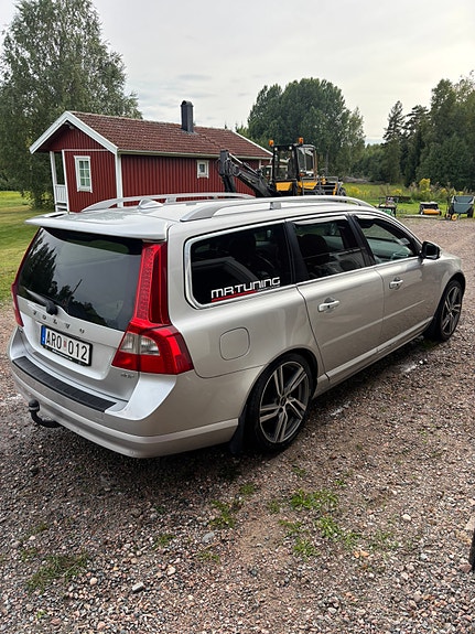 Volvo V70 3 of 8