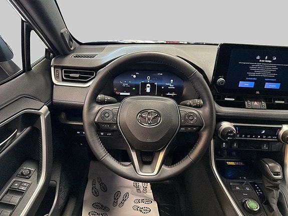 Toyota RAV4 9 of 12