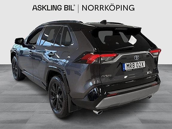 Toyota RAV4 2 of 12