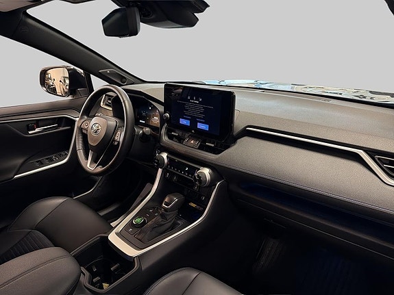 Toyota RAV4 6 of 12