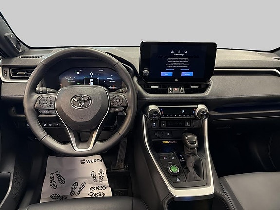 Toyota RAV4 8 of 12