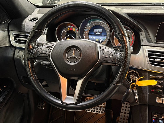 Mercedes-Benz E220 12 of 26