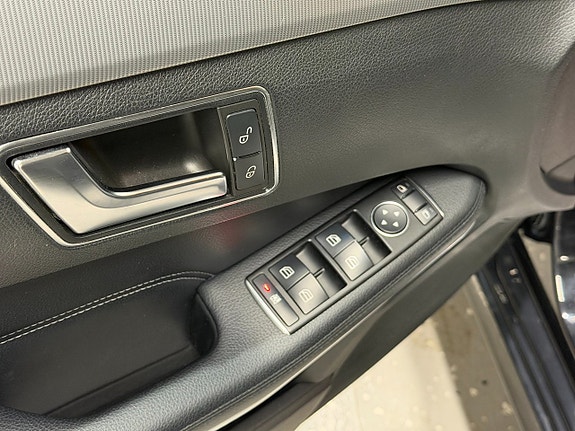 Mercedes-Benz E220 21 of 26