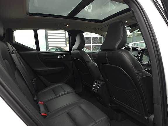 Volvo XC40 10 of 16