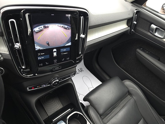 Volvo XC40 12 of 16