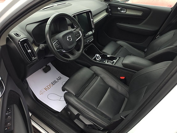 Volvo XC40 9 of 16