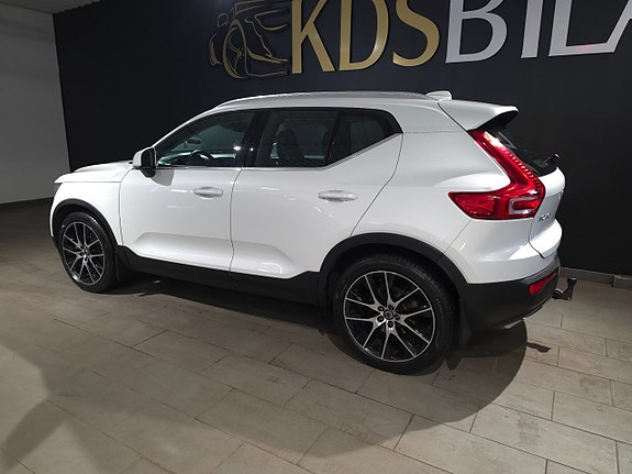 Volvo XC40 3 of 16