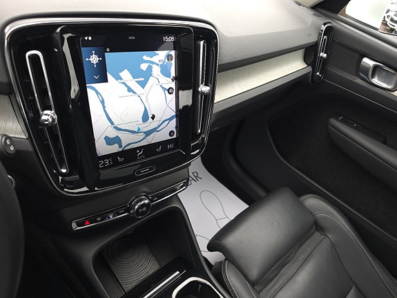 Volvo XC40 13 of 16