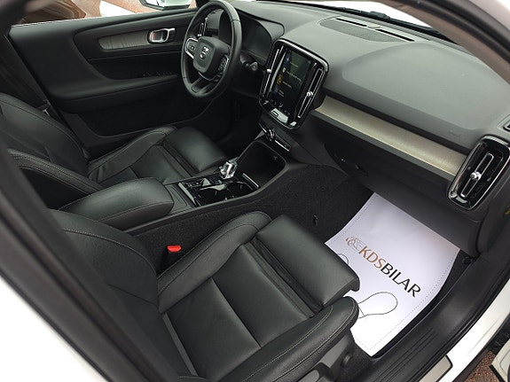 Volvo XC40 7 of 16