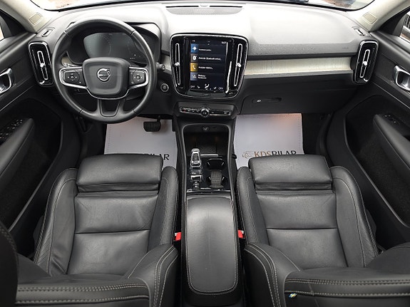 Volvo XC40 8 of 16
