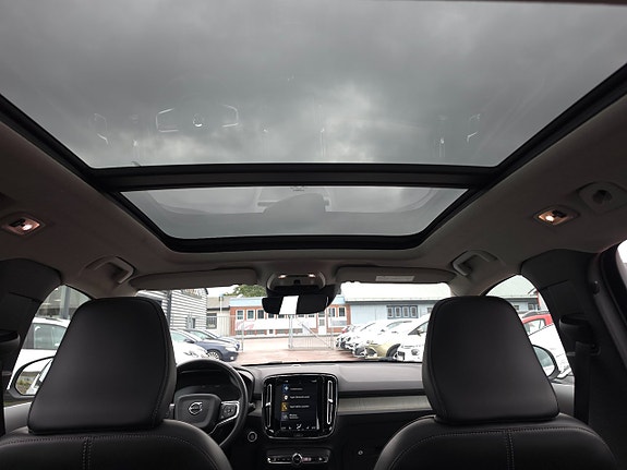 Volvo XC40 11 of 16