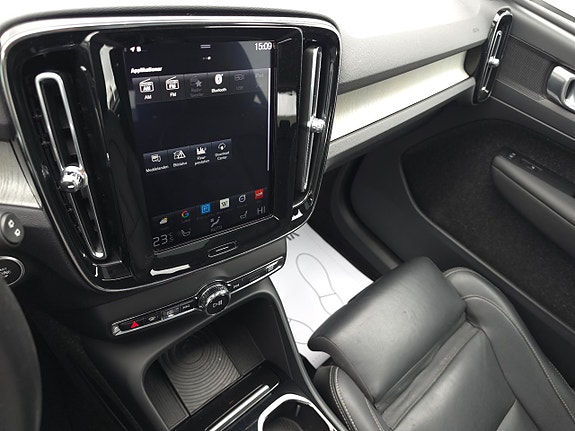 Volvo XC40 15 of 16