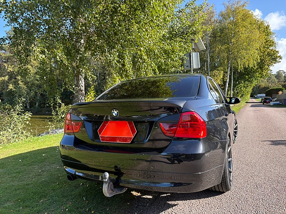 BMW 320i 2 of 10