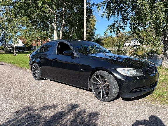 BMW 320i 4 of 10