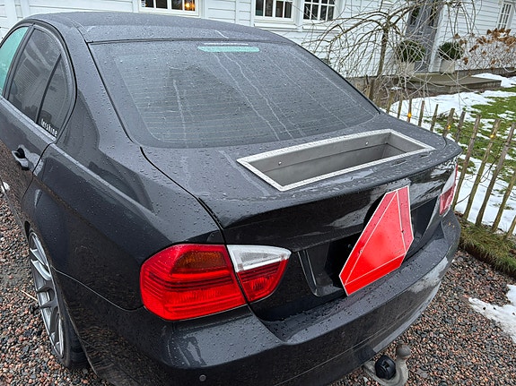 BMW 320i 5 of 8