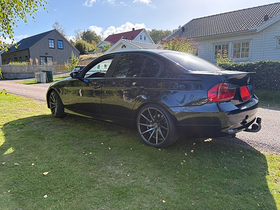 BMW 320i 3 of 10