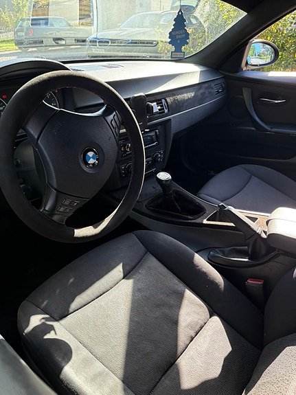 BMW 320i 9 of 10