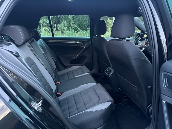 Volkswagen Golf VII 3 of 6