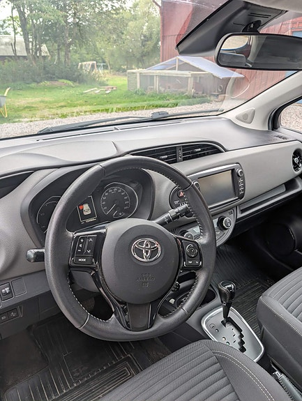 Toyota Yaris 7 of 8