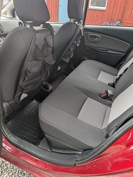 Toyota Yaris 5 of 8