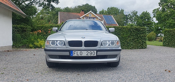 BMW 728i 4 of 9