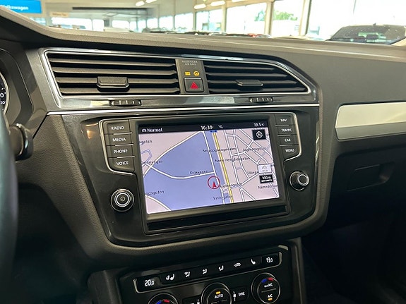 Volkswagen Tiguan 14 of 15