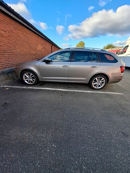 Skoda Octavia 2 of 7