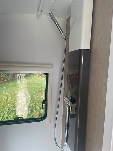 Adria Action 391 LH 6 of 14