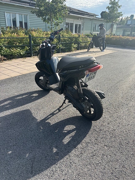 Yamaha Slider 2 of 4