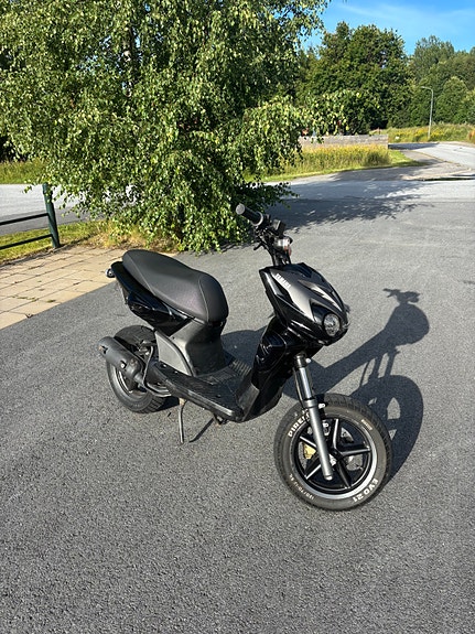 Yamaha Slider 4 of 4