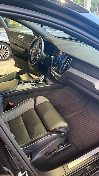 Volvo XC60 7 of 15