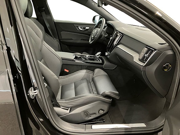 Volvo V60 4 of 13