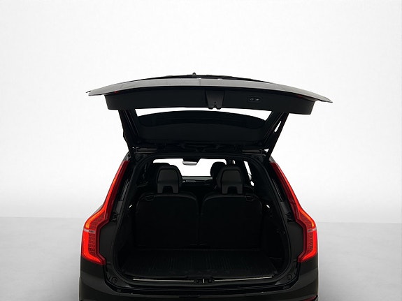 Volvo XC90 11 of 30