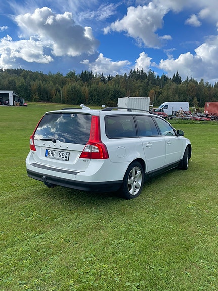 Volvo V70 2 of 5