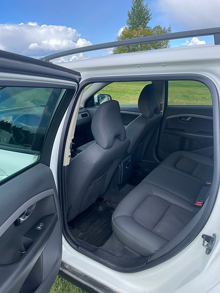 Volvo V70 4 of 5