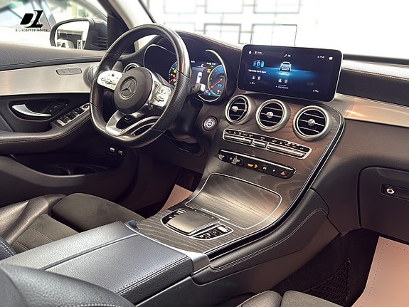 Mercedes-Benz GLC300 e 4 of 13