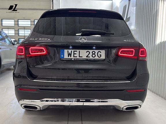 Mercedes-Benz GLC300 e 9 of 13