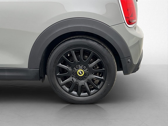 MINI Cooper SE 26 of 28