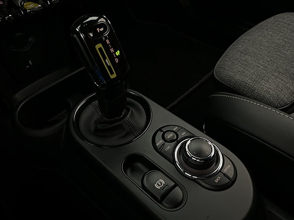 MINI Cooper SE 20 of 28