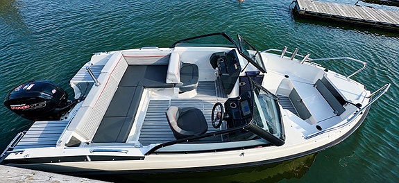Bella 550 BR Mercury Pro XS 115 4 of 7