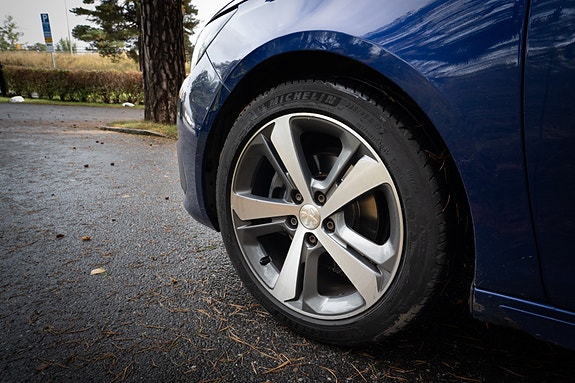 Peugeot 308 SW 19 of 24