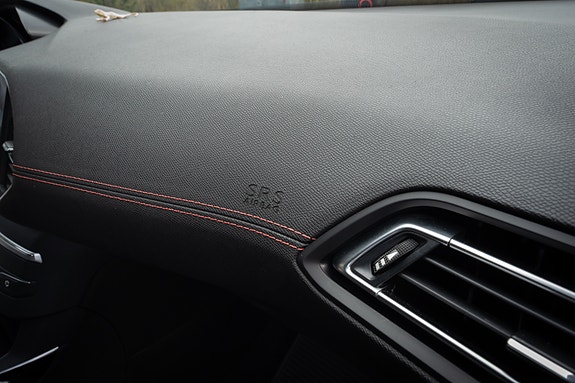 Peugeot 308 SW 15 of 24