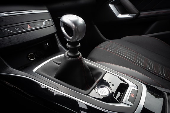 Peugeot 308 SW 10 of 24