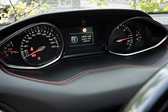 Peugeot 308 SW 21 of 24